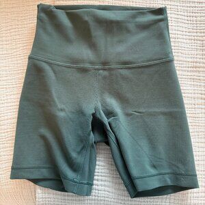 Lululemon Wunder Train High-Rise Short 6"